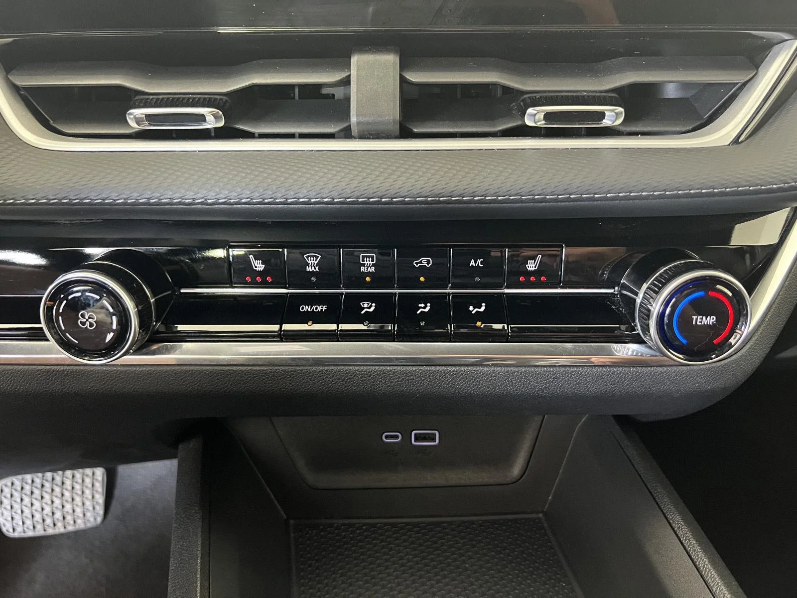Used 2025 Mosaic Black Metallic Chevrolet LT image 16