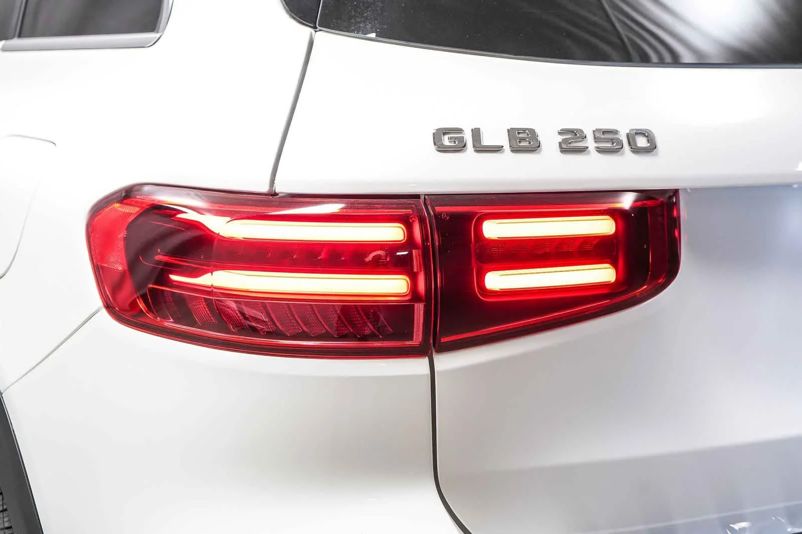 New 2026 Polar White Mercedes-Benz GLB 250 image 53