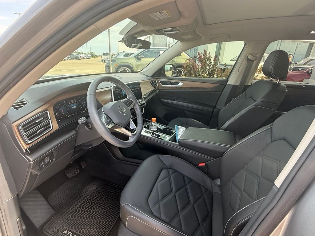 Used 2024 Silver Volkswagen 2.0T SE w/Technology image 5
