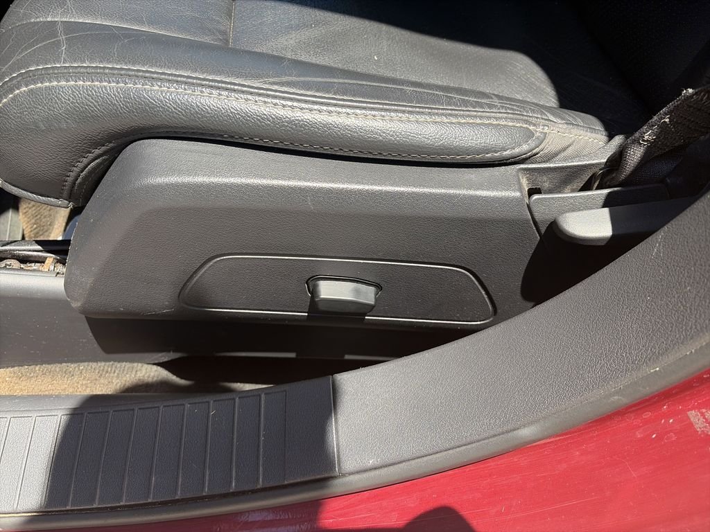Used 2017 Red Jeep Latitude image 12
