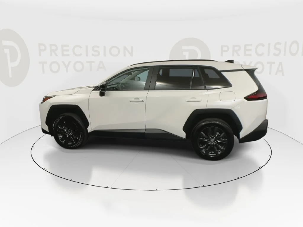 Used 2026 Ice Cap Toyota XLE Premium image 19