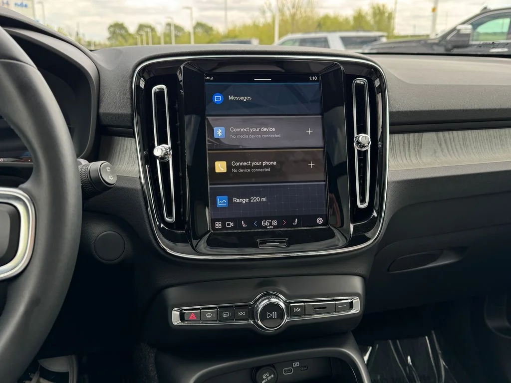 2025 Volvo EX40 Plus - Photo 19