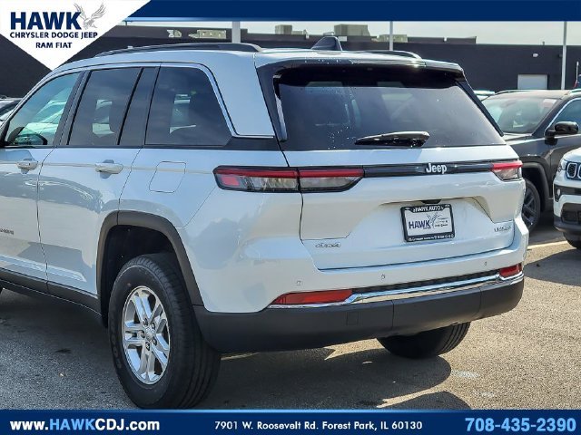Used 2025 White Jeep Laredo image 6