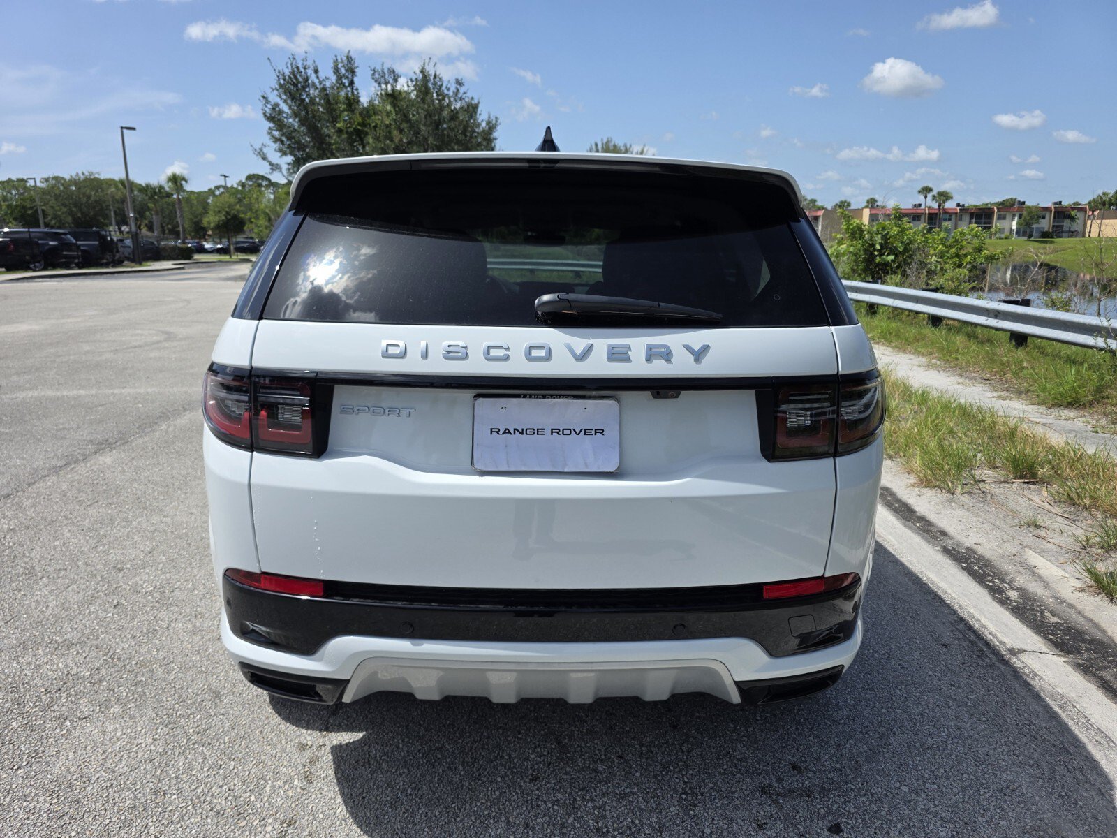 New 2025 Fuji White Land Rover P250 S image 6