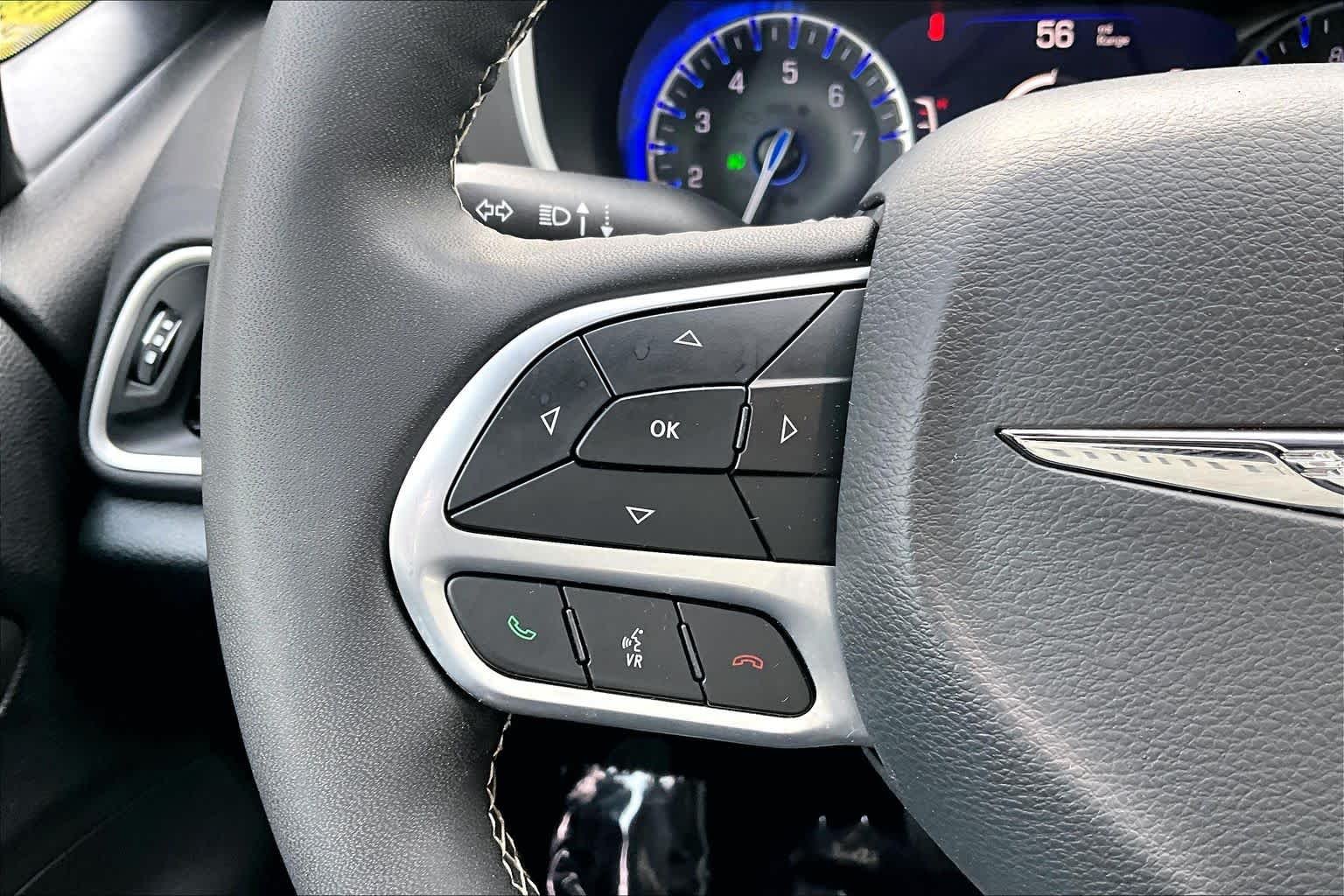 Used 2025 Bright White Clearcoat Chrysler Select image 24
