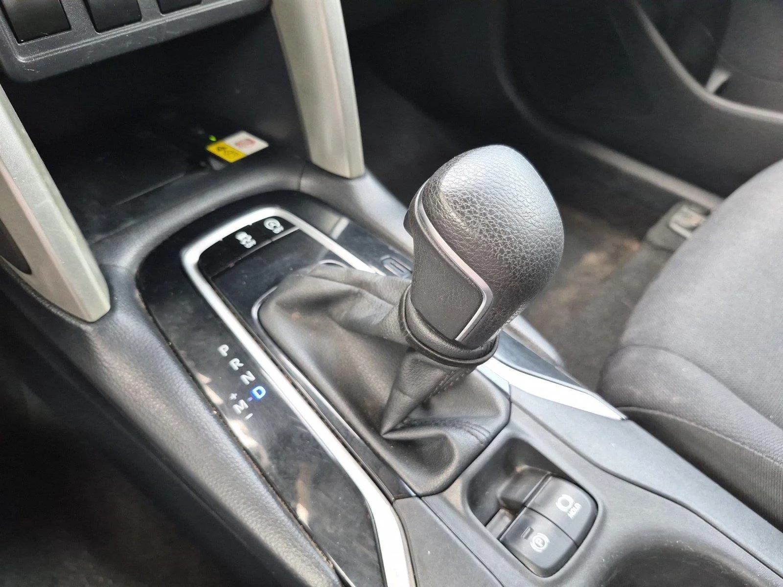 Used 2022 Barcelona Red Metallic Toyota LE image 28