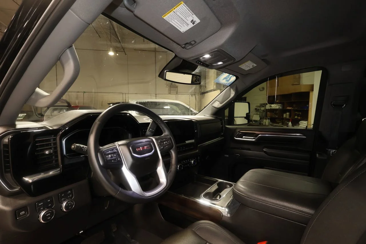 Used 2024 Onyx Black GMC SLT image 9
