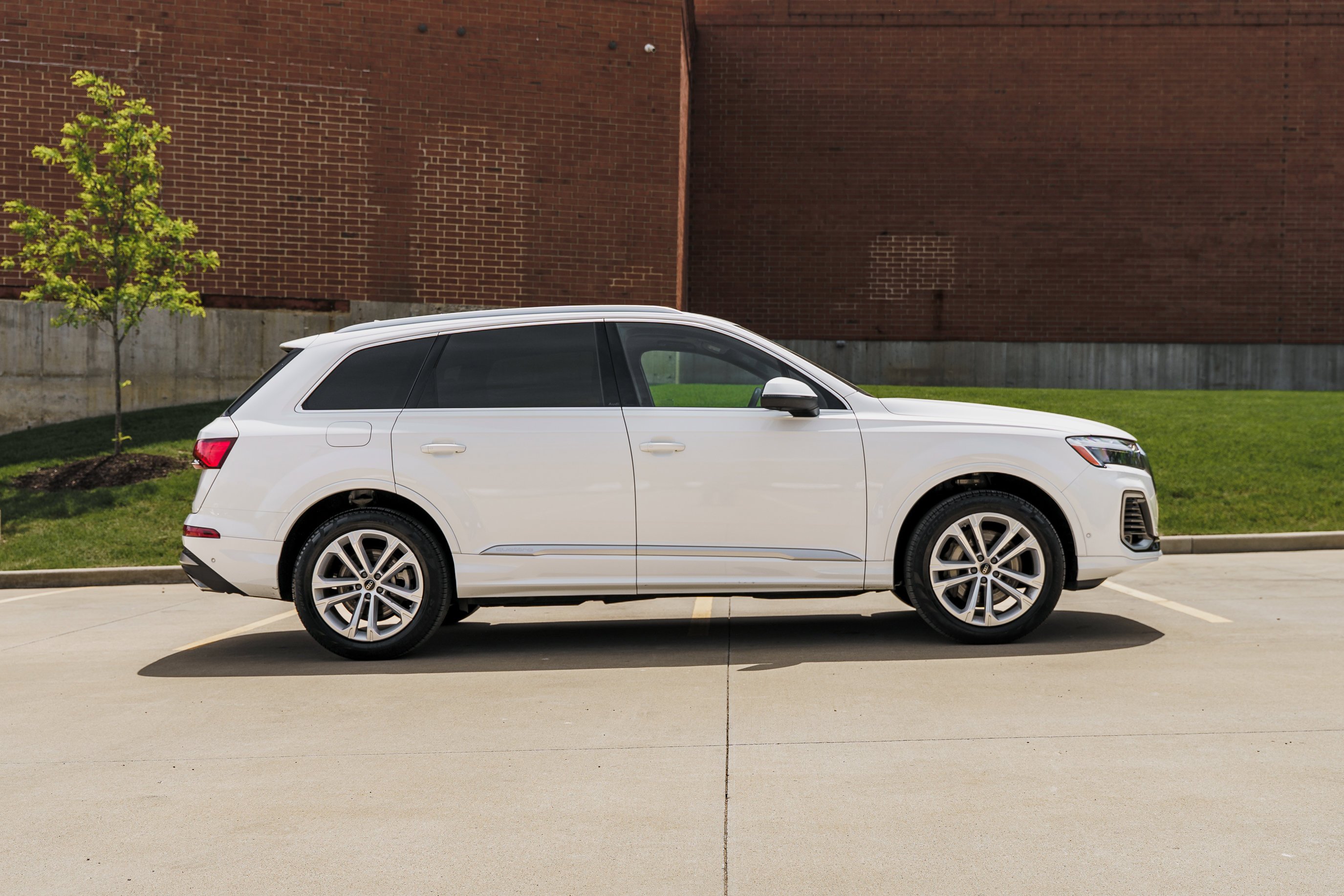 Used 2025 Carrara White Audi Premium Plus image 3