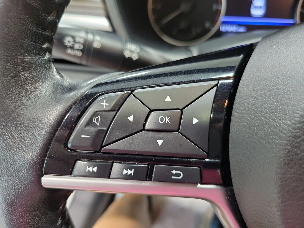 Used 2020 Silver Nissan 2.5 SL image 34