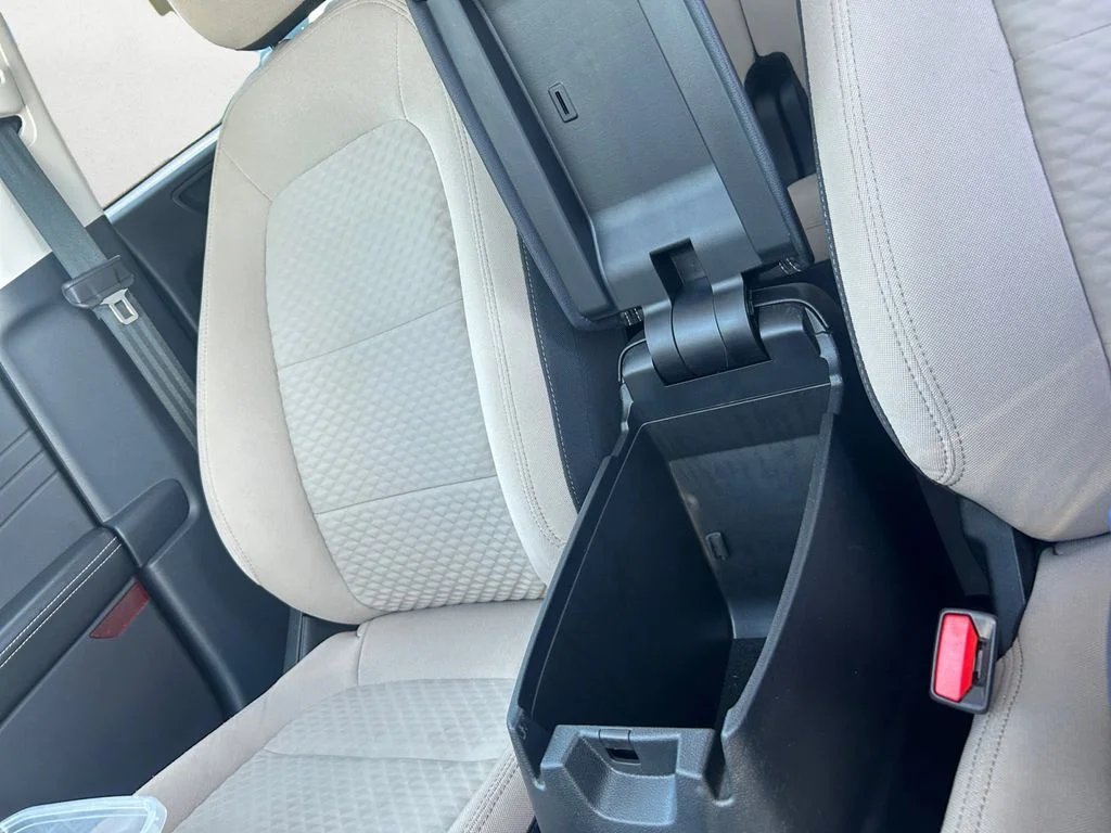 Used 2022 White Ford SE image 11