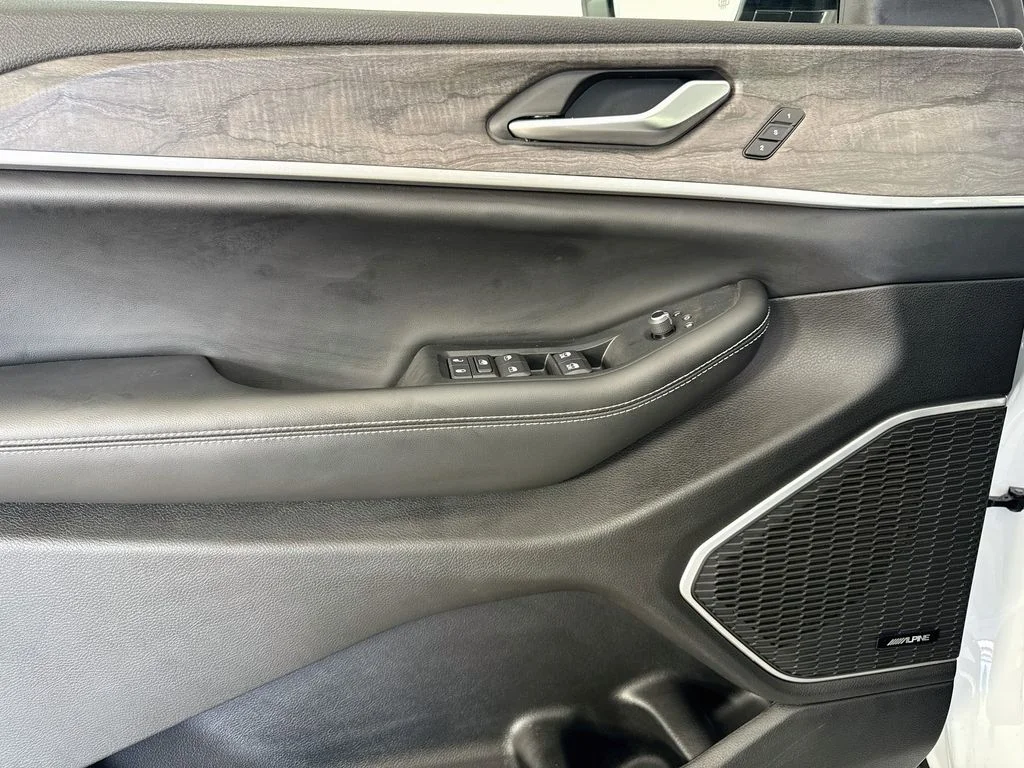 Used 2022 White Jeep 4xe image 18