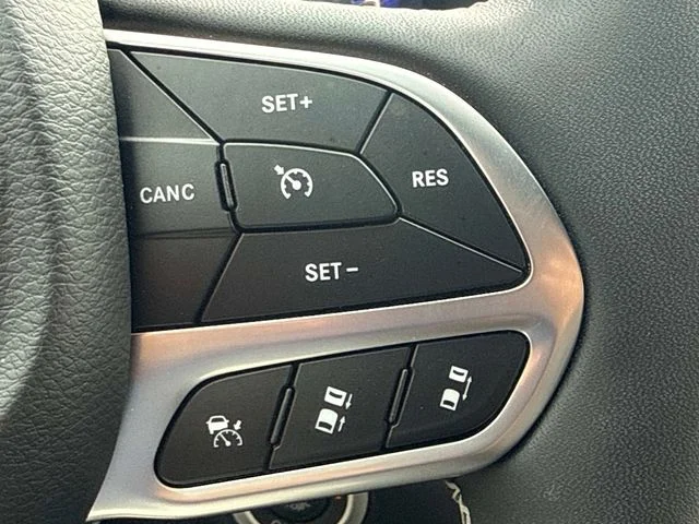 Used 2025 Blue Chrysler Select image 26