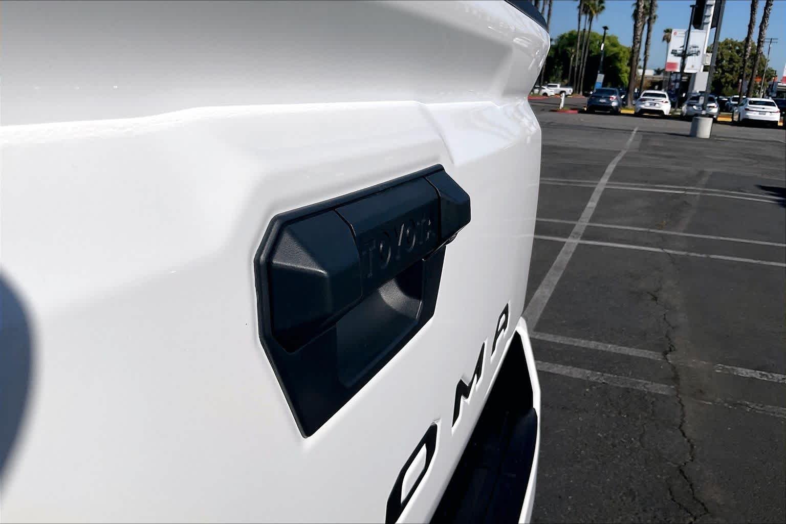 Used 2025 Ice Cap Toyota SR5 image 29
