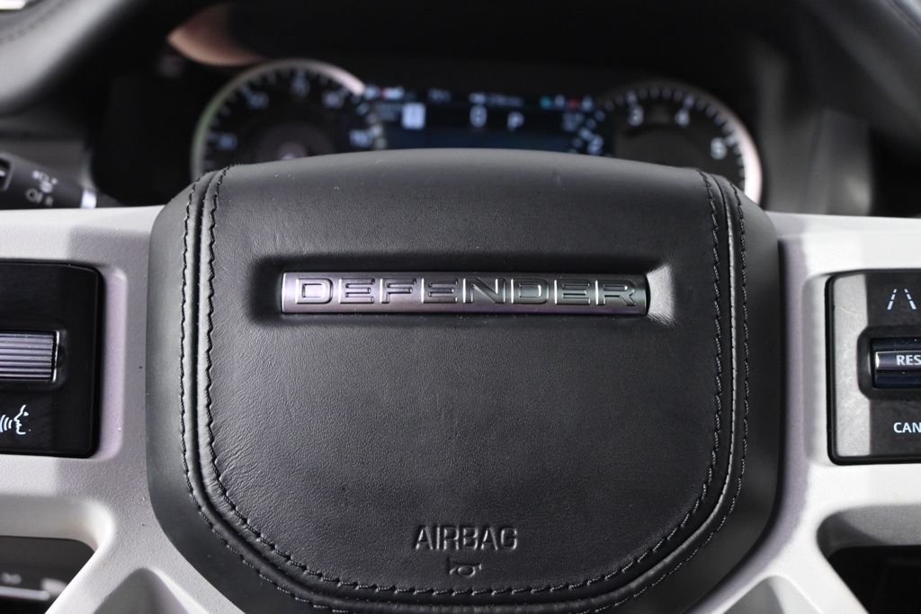Used 2023  Land Rover X-Dynamic SE image 33