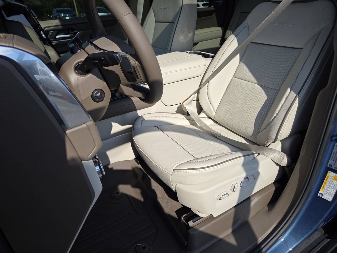 2026 GMC Yukon XL Denali - Photo 33