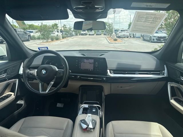 Used 2025 White BMW xDrive28i image 9