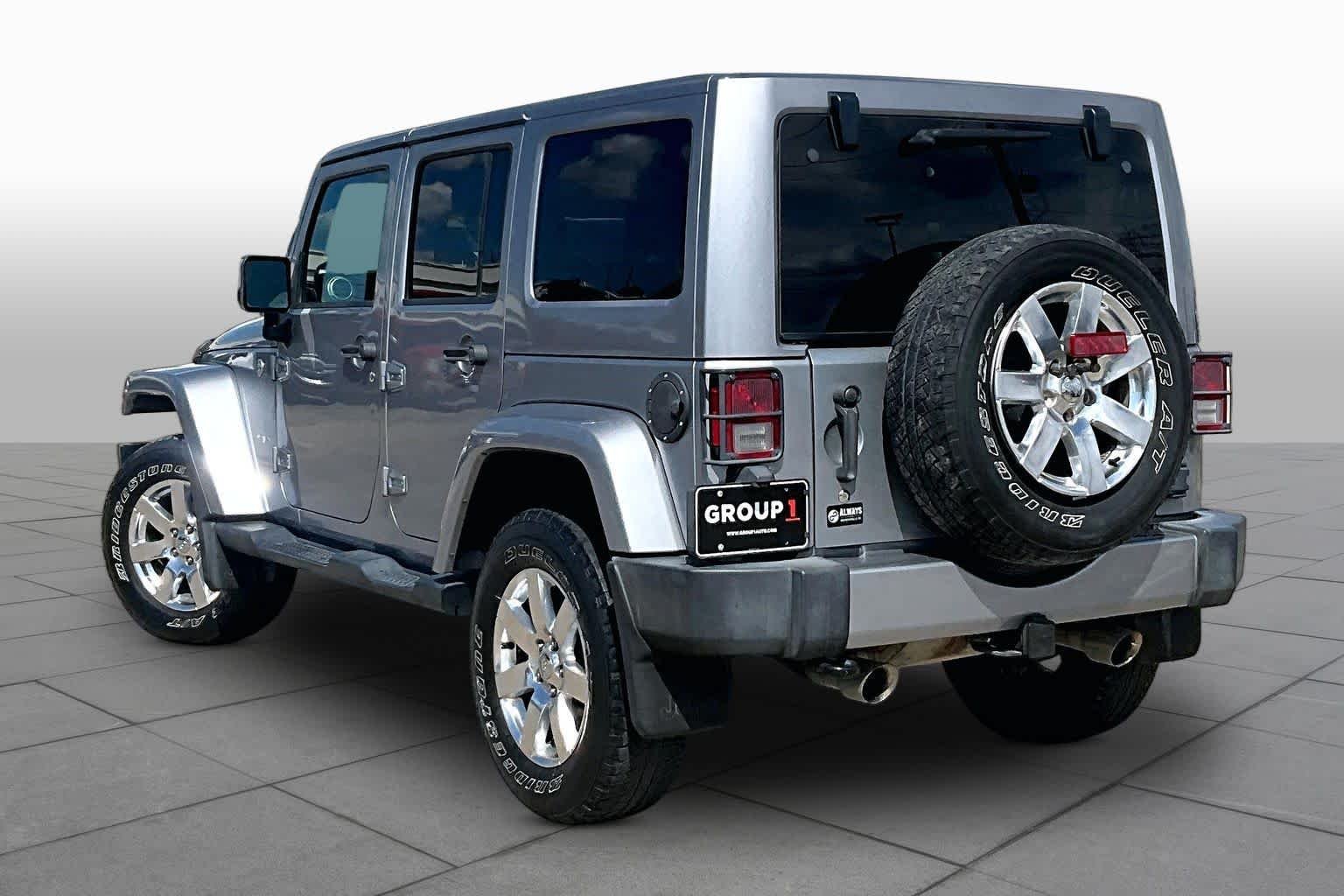 Used 2017 Billet Silver Metallic Clearcoat Jeep Sahara image 12