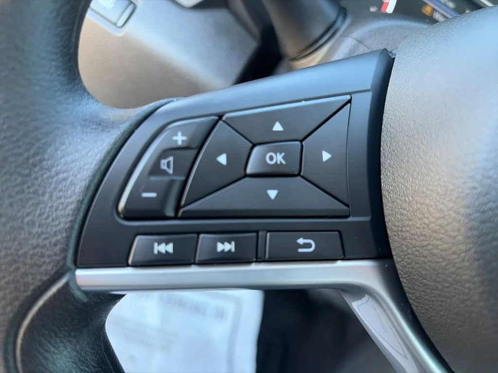 Used 2025 White Nissan 2.5 SV image 32