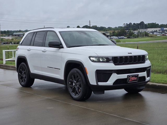 2026 Jeep Grand Cherokee Laredo Altitude