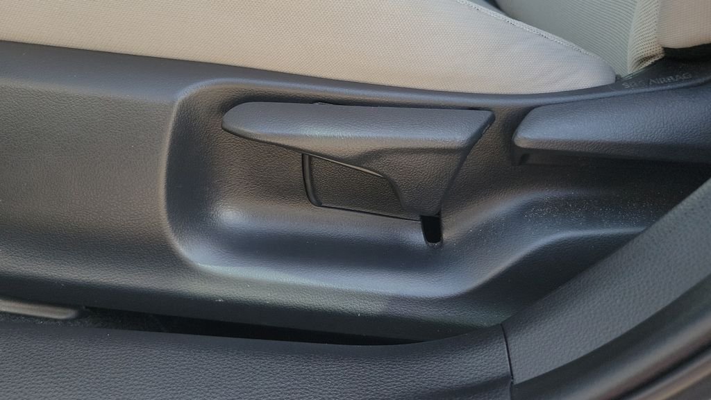 2022 Toyota Corolla LE - Photo 21