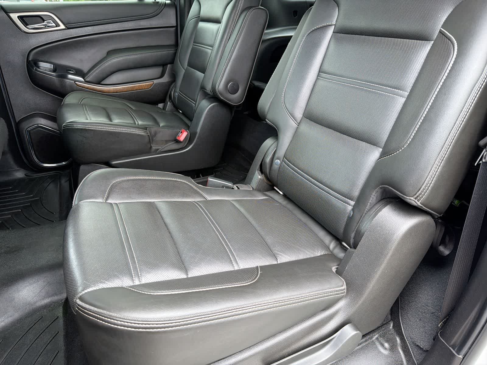 Used 2019 White Frost Tricoat GMC Denali image 21