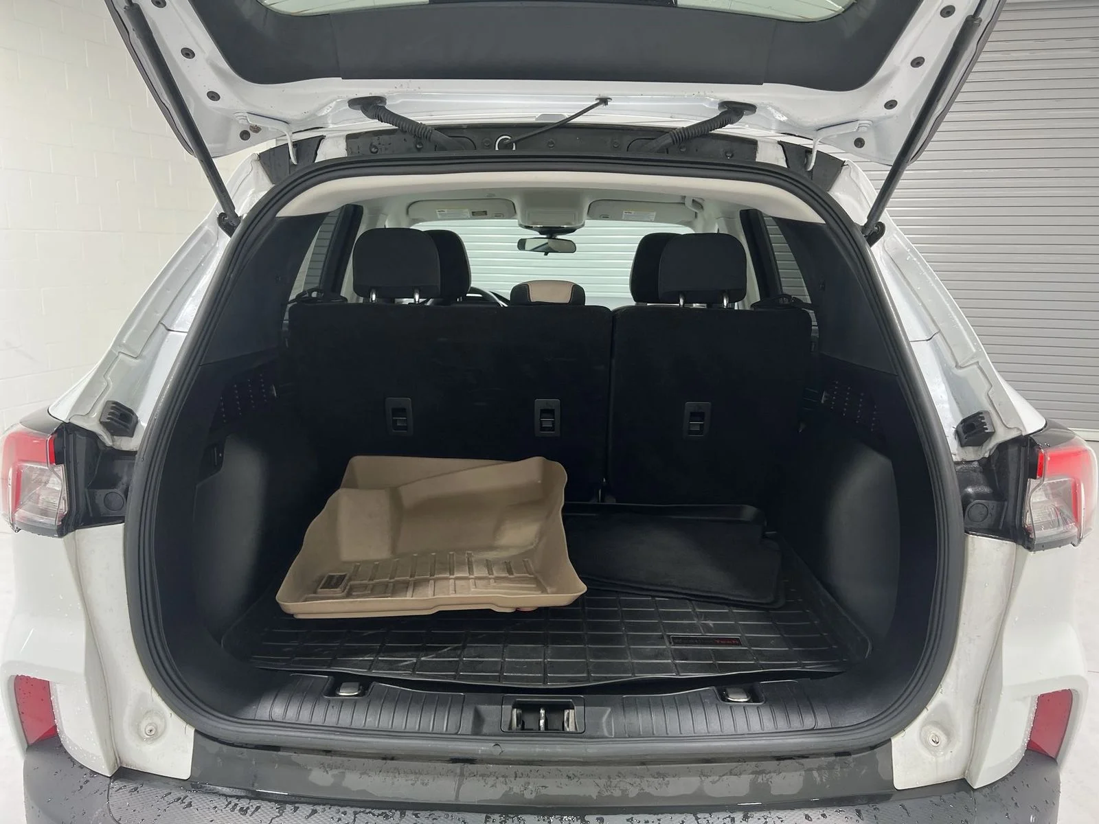 Used 2022 White Ford SE image 22