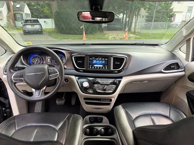 Used 2021 Black Chrysler LXI image 27