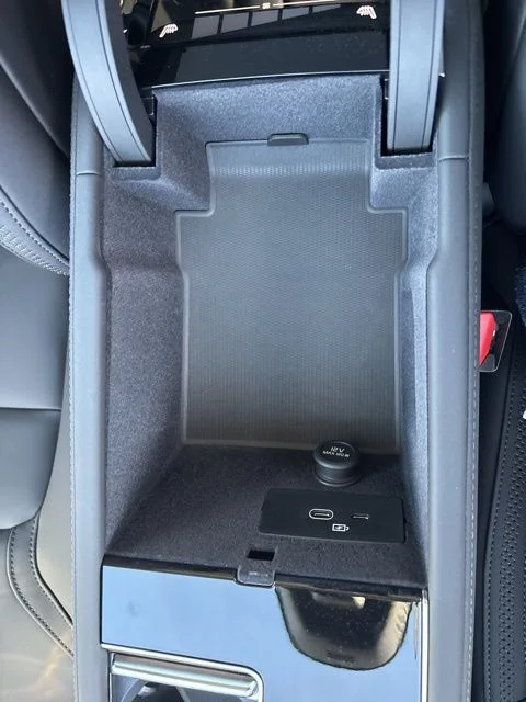 New 2026 Vapour Grey Volvo Plus image 27