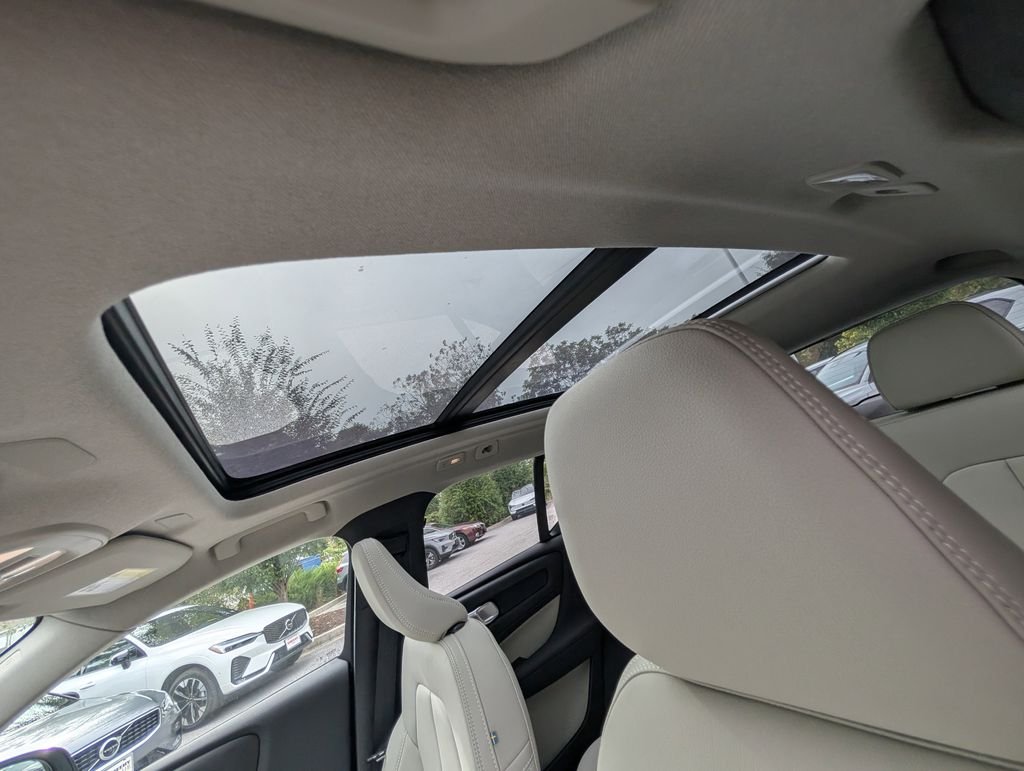 2026 Volvo XC40 Ultra - Photo 12