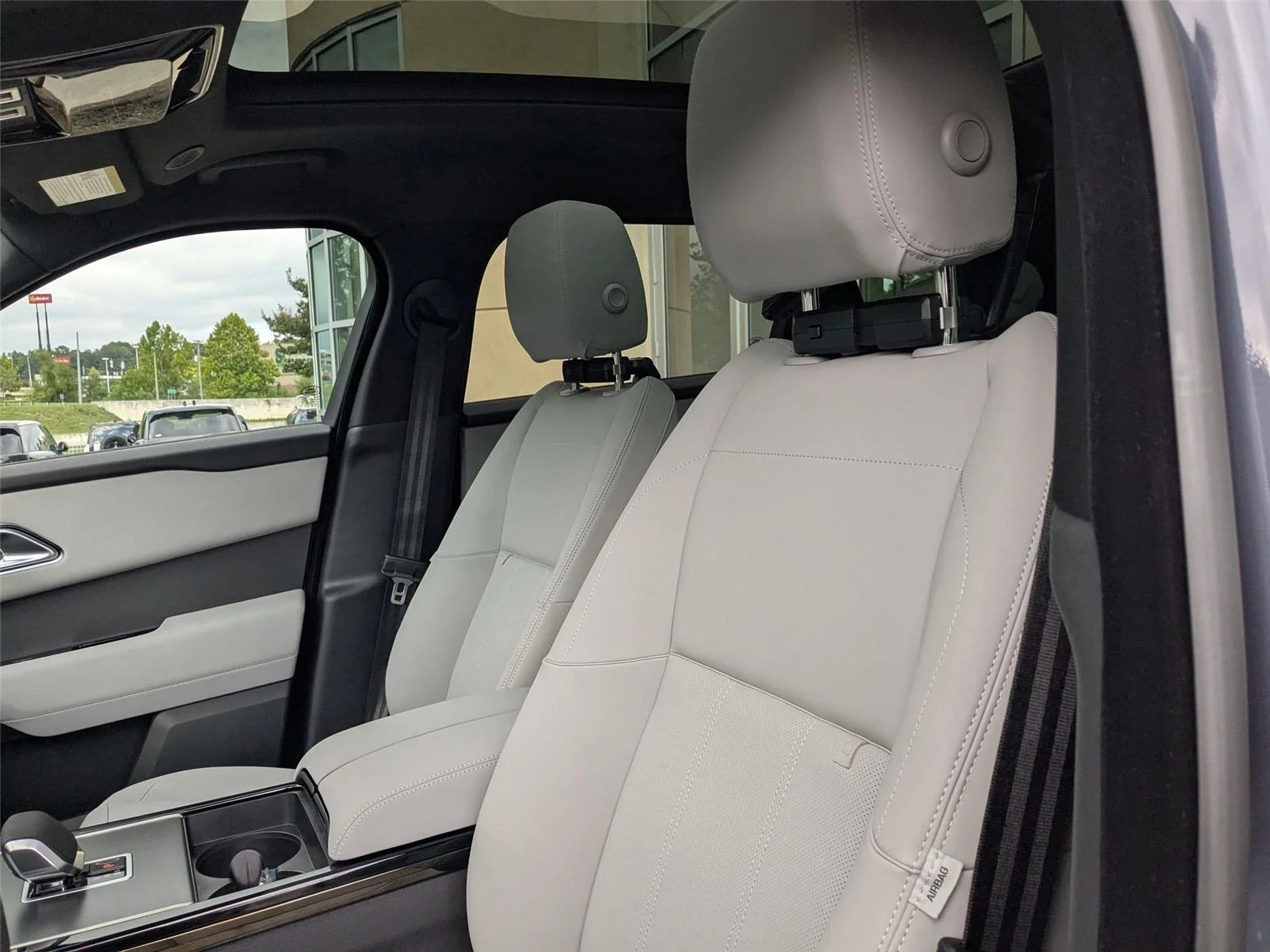 Used 2026  Land Rover S image 14