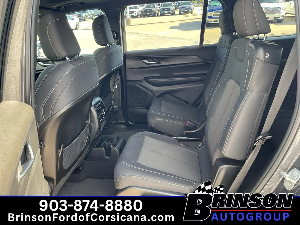Used 2024 Baltic Gray Metallic Clearcoat Jeep Laredo X image 18