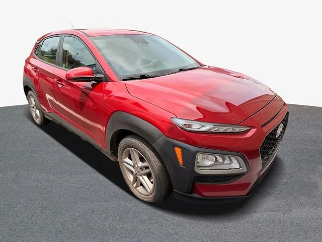 Used 2021 Red Hyundai SE image 3