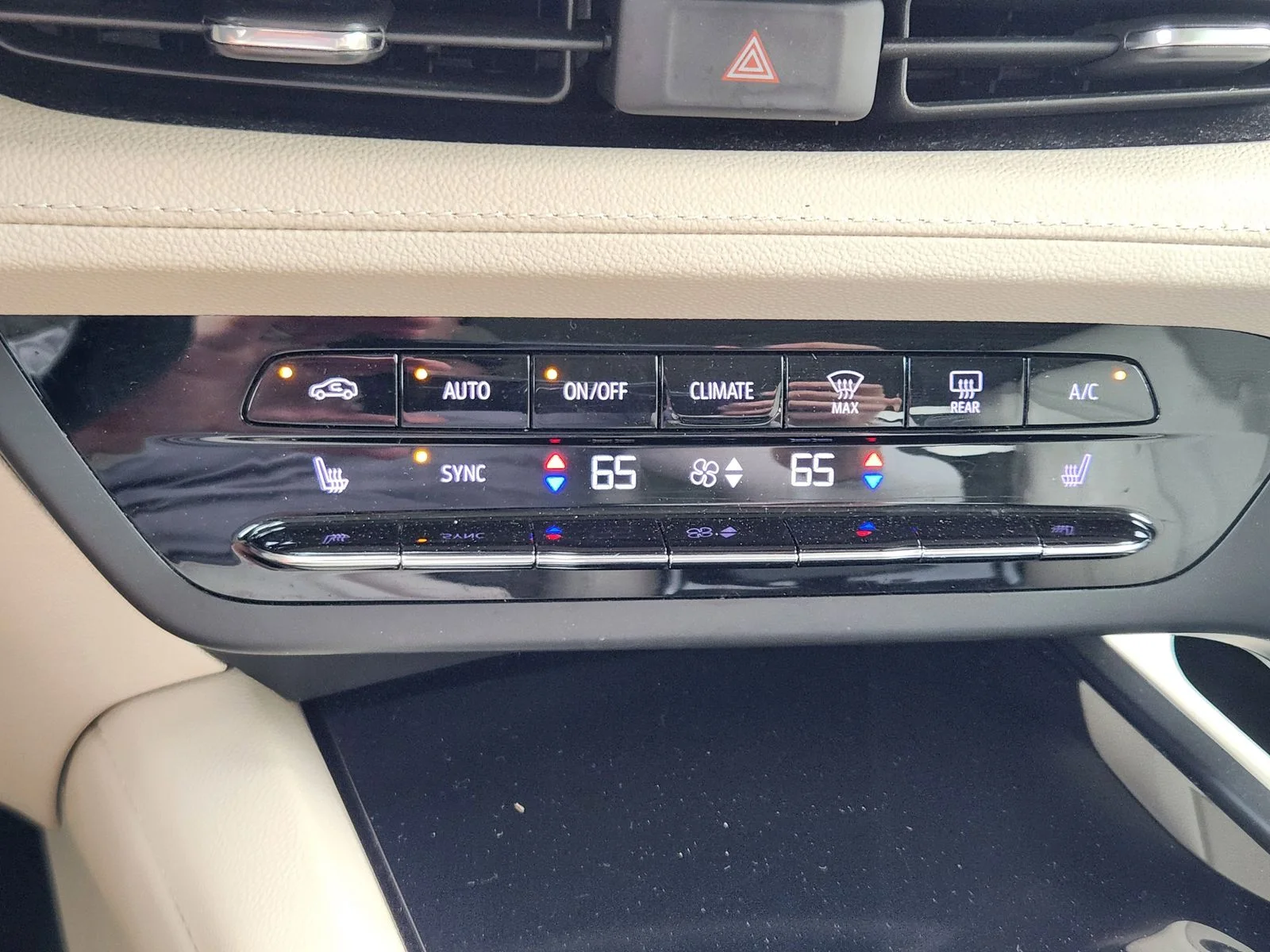 Used 2023 White Buick Essence image 18