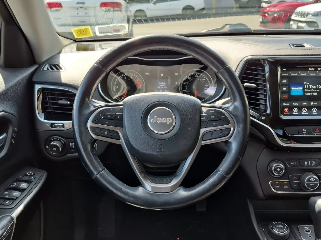 Used 2020 Silver Jeep Limited image 13