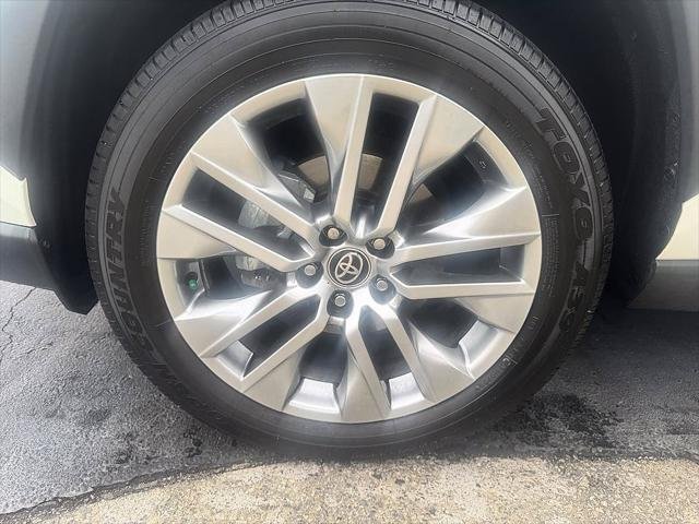 Certified Used 2022 BLIZZARD PEARL Toyota  image 8