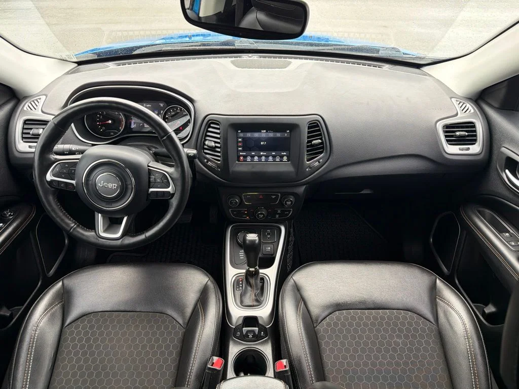 Certified Used 2018 Blue Jeep Latitude image 15