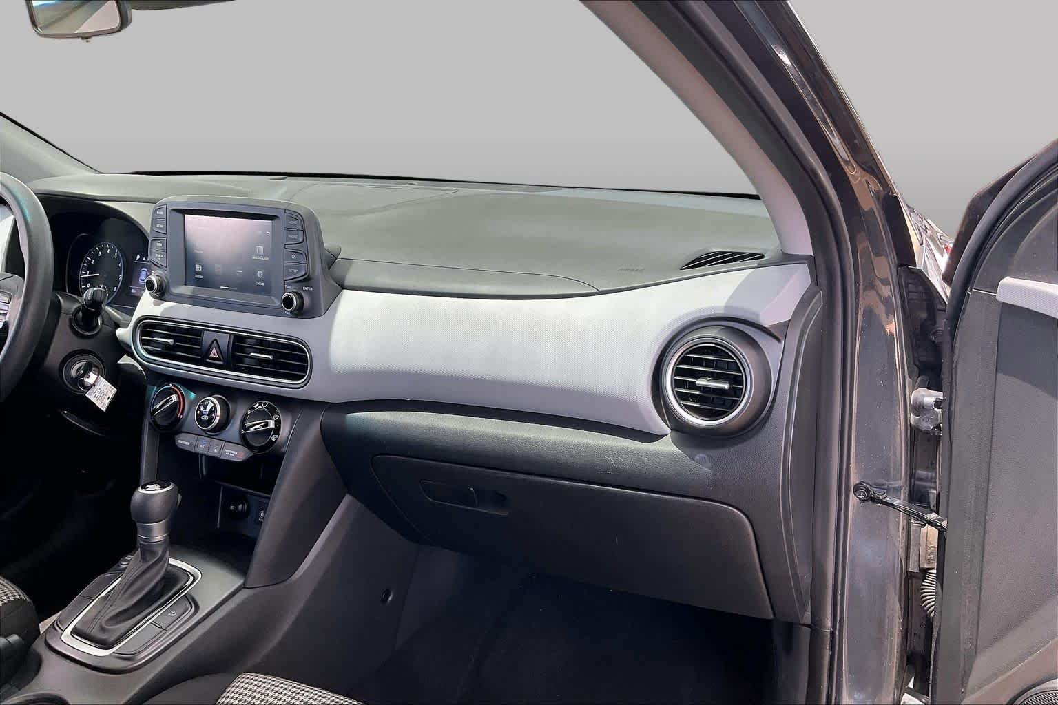 Used 2021 Thunder Gray Hyundai SE image 17