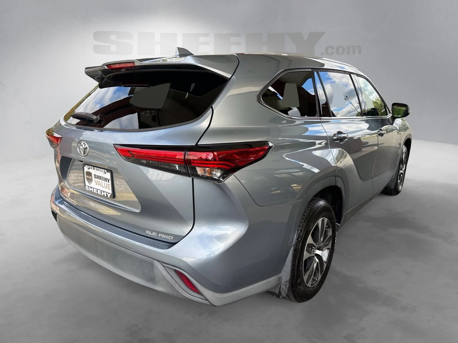 Used 2022  Toyota XLE image 11