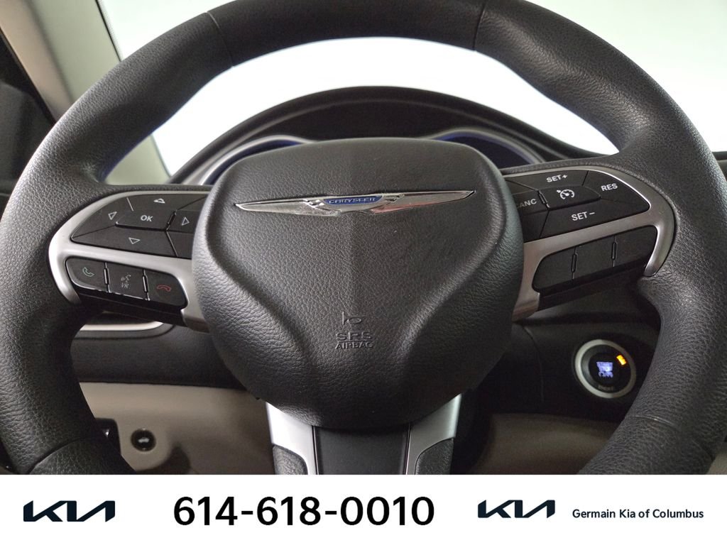 Used 2015 Silver Chrysler Limited image 21
