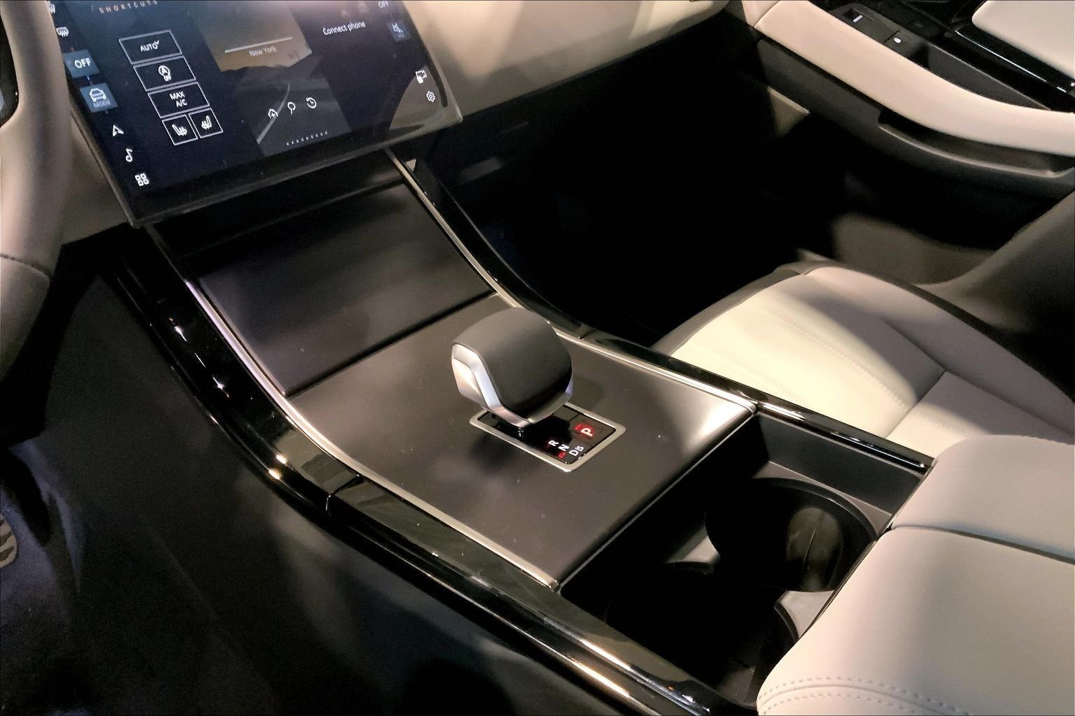 2026 Land Rover Range Rover Evoque Dynamic SE - Photo 7
