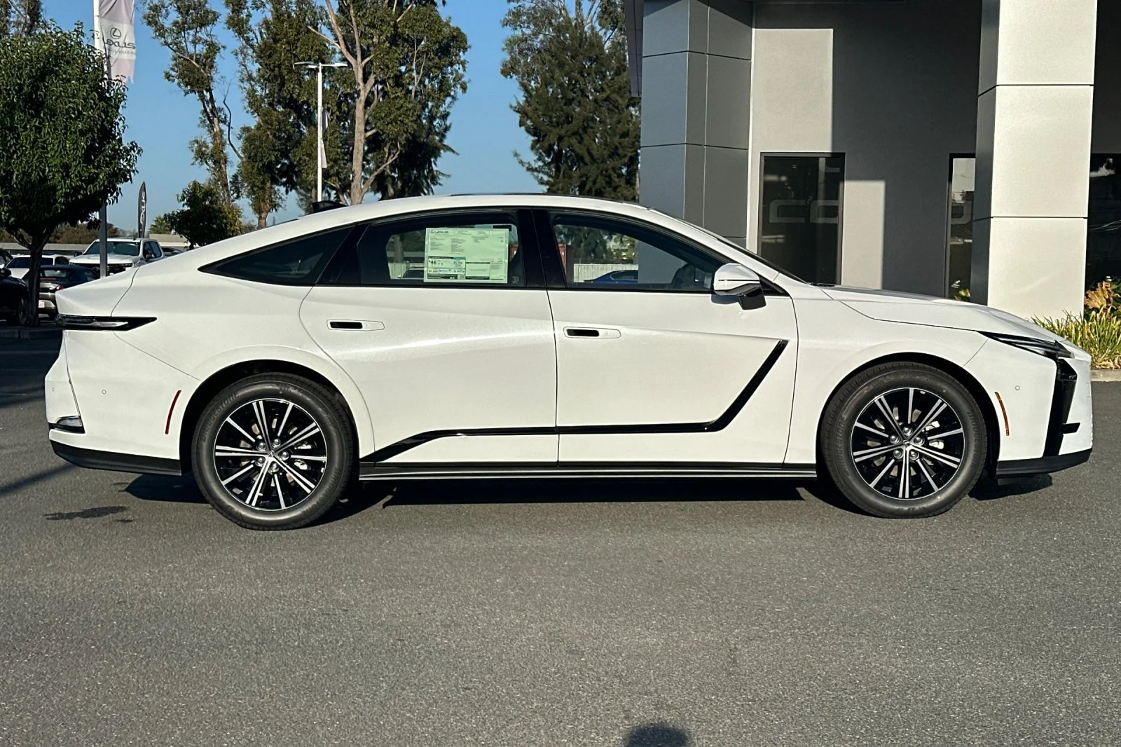 New 2026 Ultra White Lexus ES 350h PREMIUM+ image 3