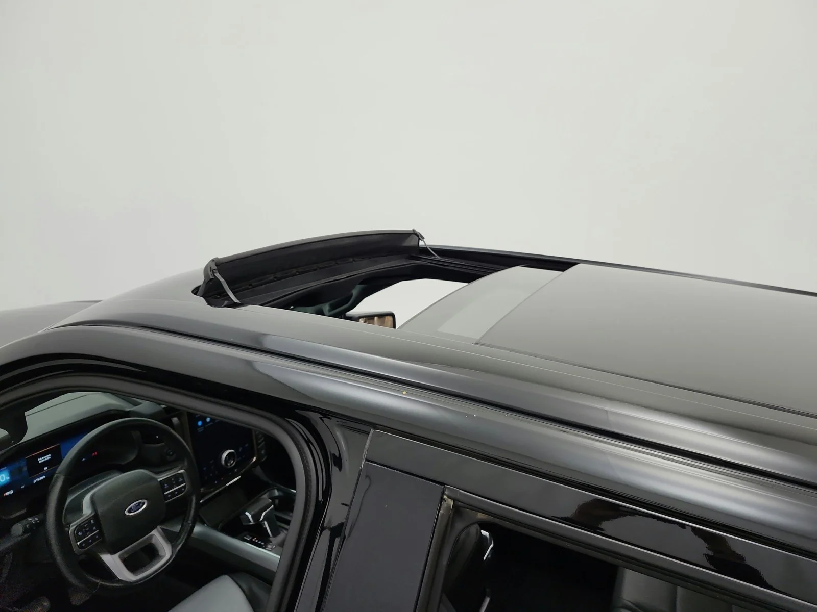 Used 2022 Agate Black Metallic Ford LARIAT image 11