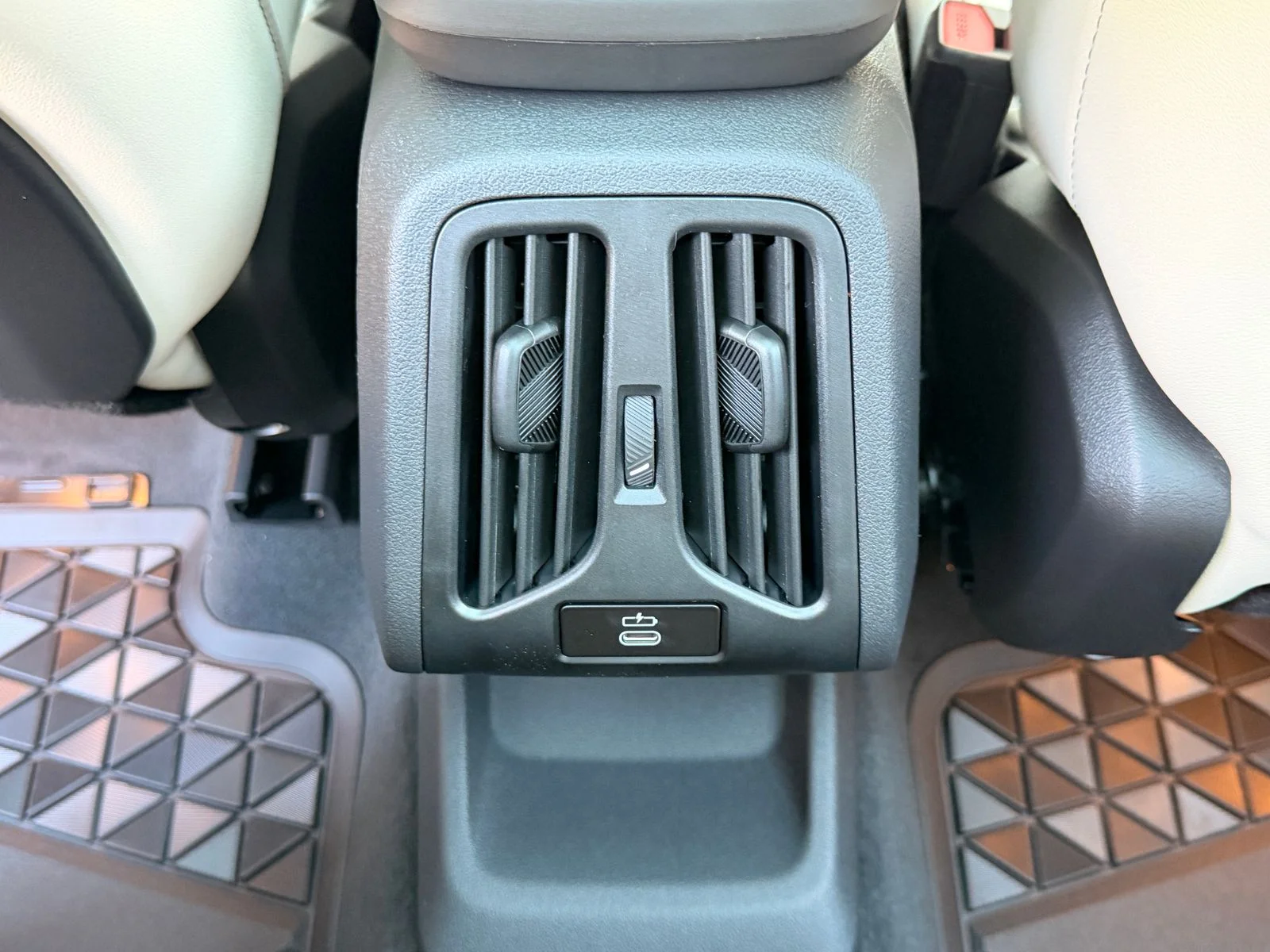 New 2026 Cape York Green Metallic BMW xDrive28i image 16