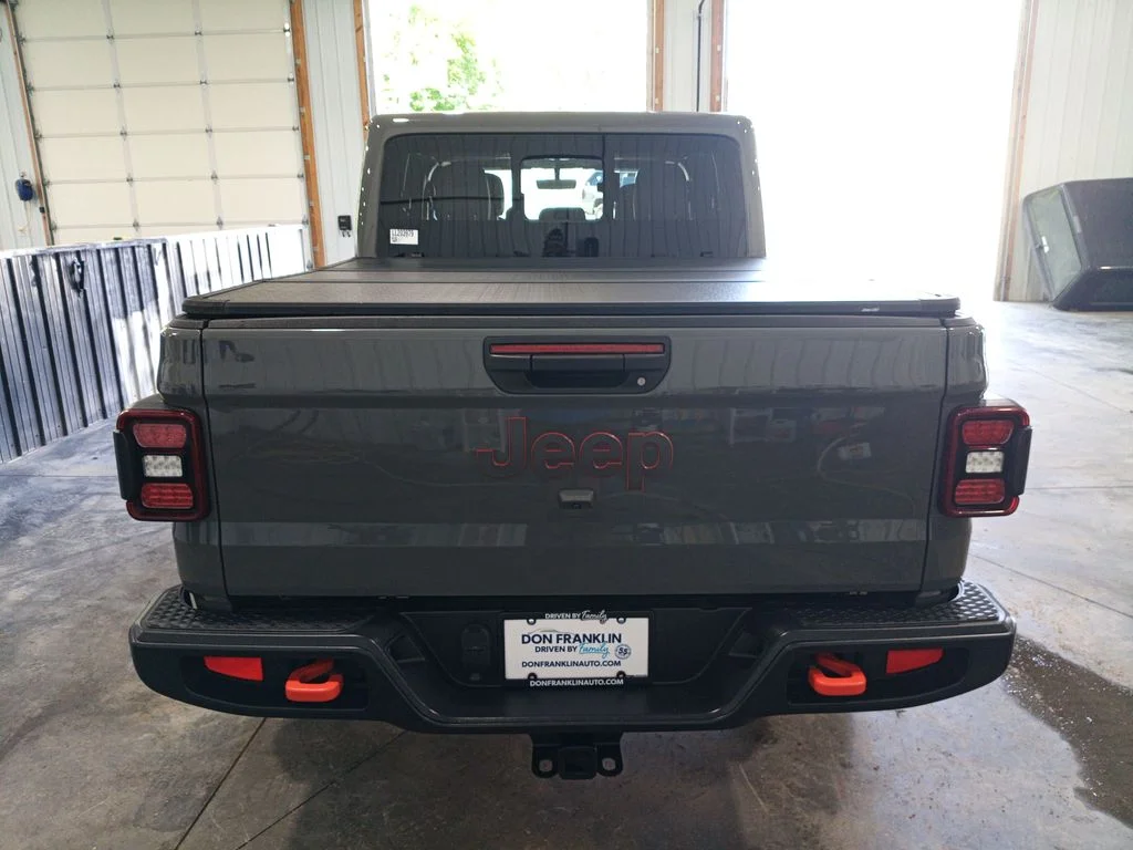 Used 2020 Gray Jeep Mojave image 4