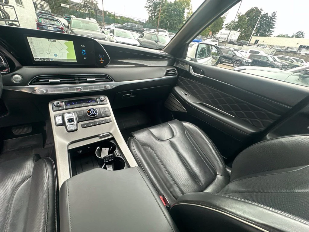 Used 2022 White Hyundai Calligraphy image 24