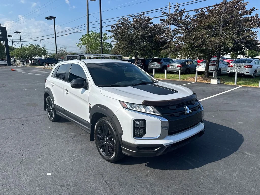 Used 2024 White Diamond Mitsubishi 2.0 SE image 1