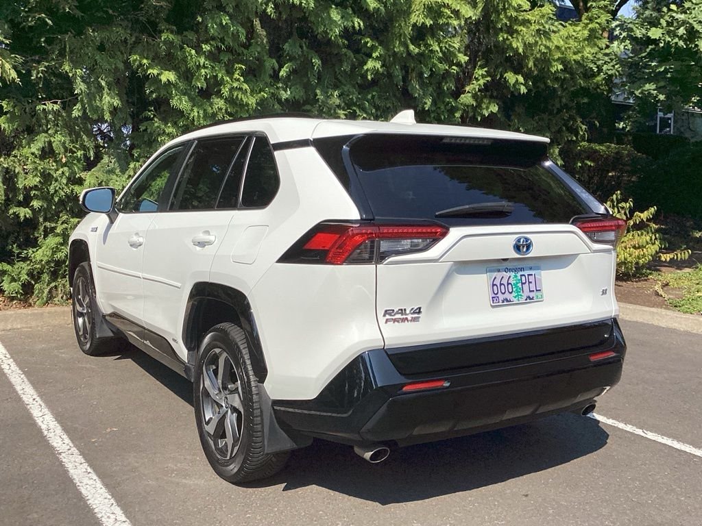 Used 2022 White Toyota SE image 10