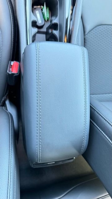 New 2026 Bright White Clearcoat Jeep Latitude image 18