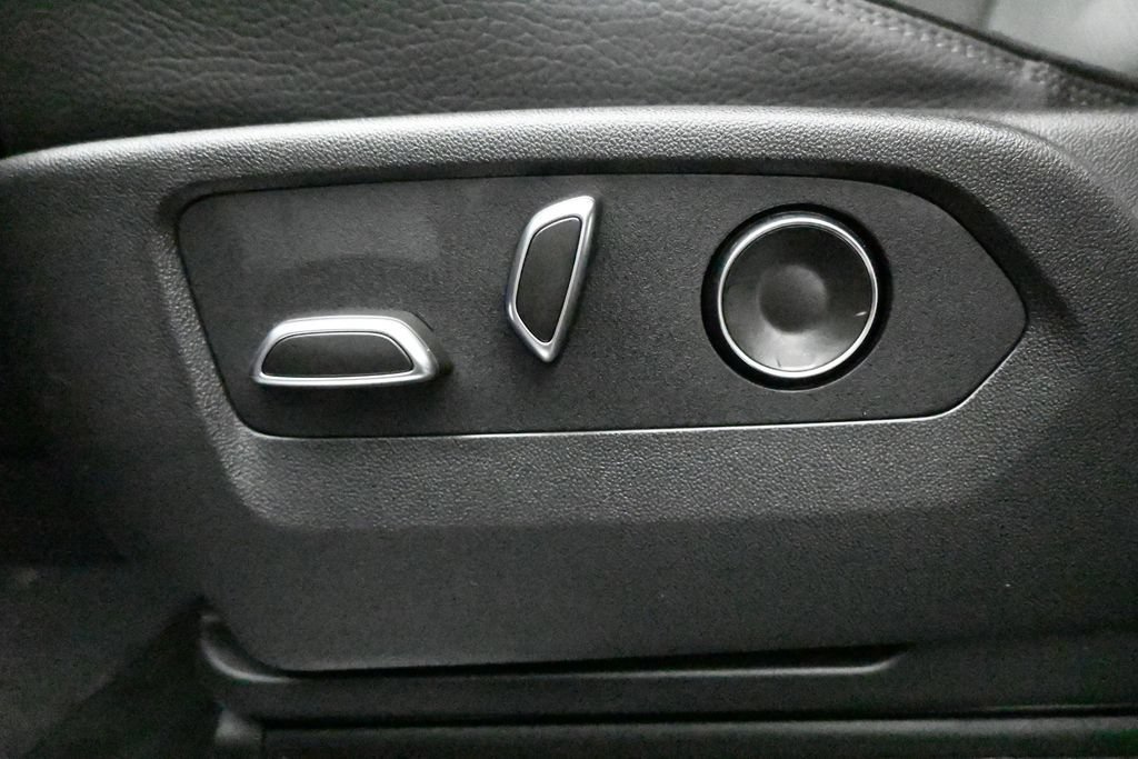 Used 2025 Onyx Black GMC Denali image 8