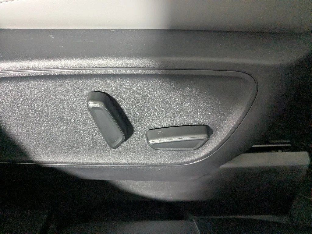 Used 2025 Gray Ford Badlands image 20